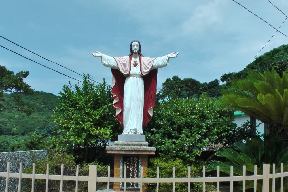 The statue of Jesus on the Ebukuro Church grounds