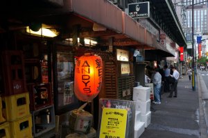 As with many Japanese restaurants, especially izakayas, do not judge them by their outside appearance. Andy&#39;s Shin Hinotomo is just a short walk from Yurakucho Station