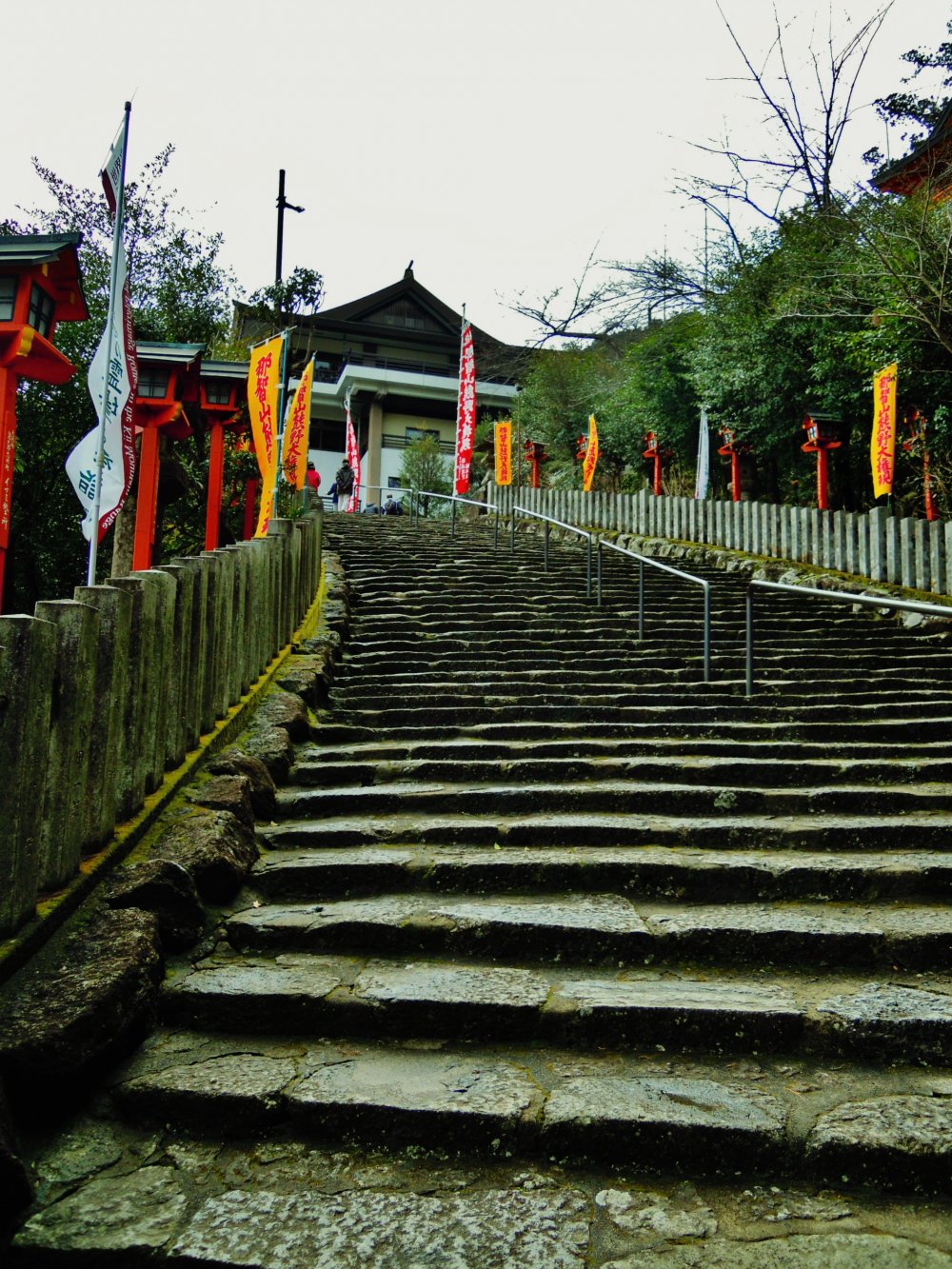 The long flight of steps towards the shrine.