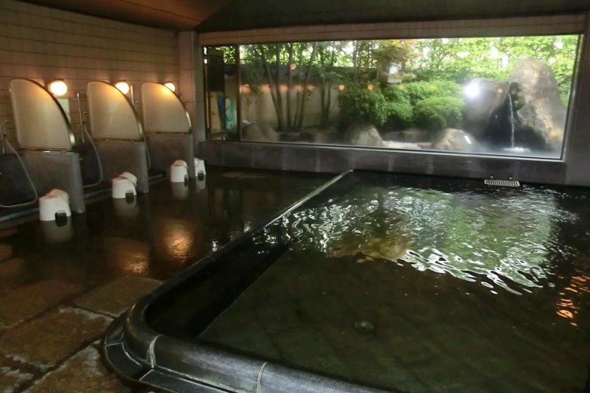 Main bath inside