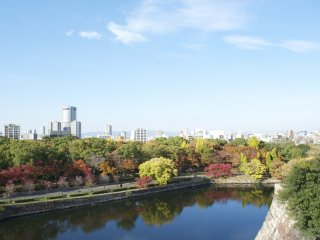 There&#39;s only nature, a stone wall, a river and some more nature separating Osaka&#39;s relaxing park from the hustle and bustle of the city