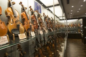 4F: The display sets here showcase more than 100 violins and and other string instruments at any time.