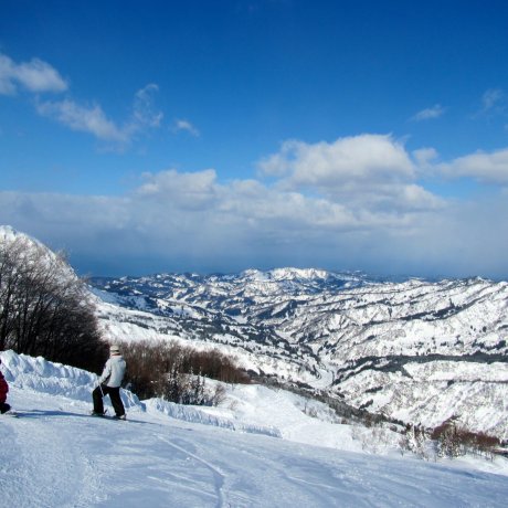 Charmant Hiuchi Snow Resort