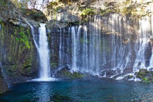 Shiraito&nbsp;no Taki, a curtain of threadlike waterfalls