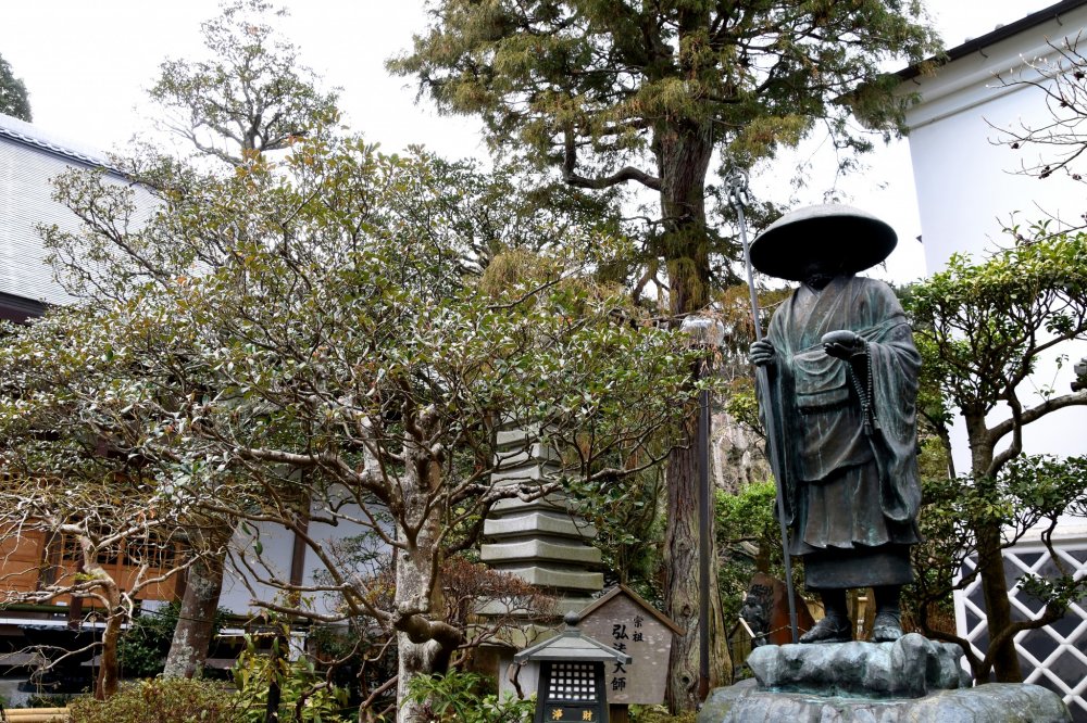 Bronze statue of Kobo-daishi (Kukai) standing on the temple grounds