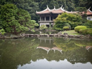In the north side of the gardens lies the Taiwanese pavilion overlooking the lake