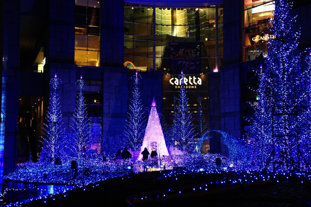 The theme of the illumination in 2015 is Canyon D&#39;Azur.
