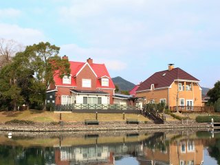 Beautiful houses. There is a residential area in Huis Ten Bosch and people are actually living inside the theme park!
