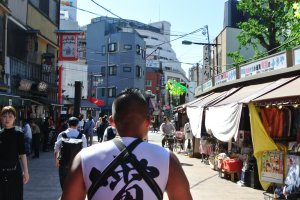Seeing Asakusa's streets from the rickshaw