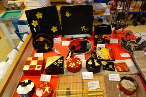 Make your own gold leaf merchandise at Sakuda's workshops