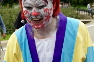 The leader of the festival dressed as clown