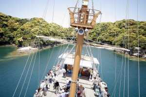 Scenic boat tour through the islands of Kujukushima 