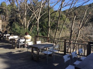 The deck is the perfect place to hang out in good weather. Listen to the soothing flow of the Koma River.
