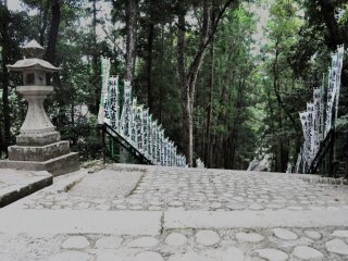 The Kumano Hongu Taisha shrine is located on top of a hill