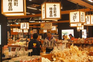 Traditional market inside Echigo-Yuzawa station, you can find various souvenirs and snacks here.