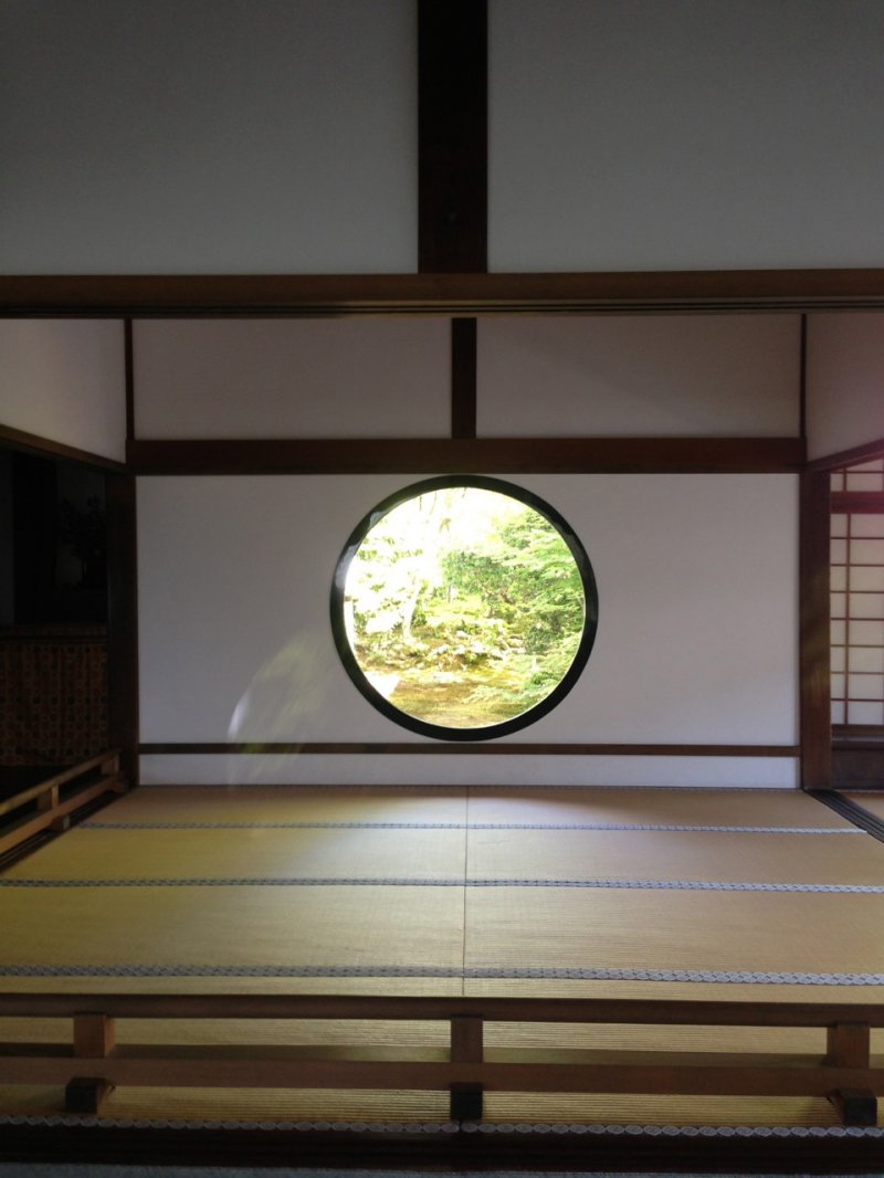 <p>The famous &quot;Window of Enlightenment&quot; at Genko-an</p>