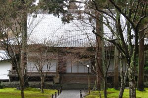 อาคาร Ojo Gokuraku-in Hall ซ่อนตัวอยู่ภายในสวน
