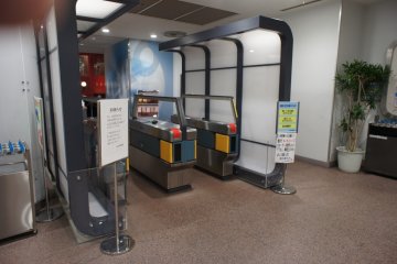 Вход в музей похож на настоящий вход в метро