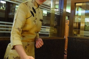 The staff here is very well trained and friendly. The female servers are dressed in Chinese traditional gowns and add a touch of elegance to the surroundings.