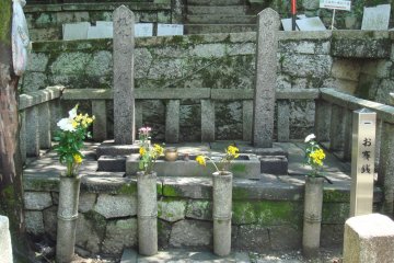 <p>Ryoma&#39;s gravestone (left). His grave post stands side by side with his best friend Shintaro Nakaoka&#39;s, who was assassinated with him</p>