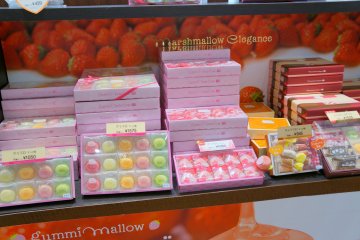 <p>Transforming food is taken to new levels in Japan. Here is a gourmet marshmallow shop</p>