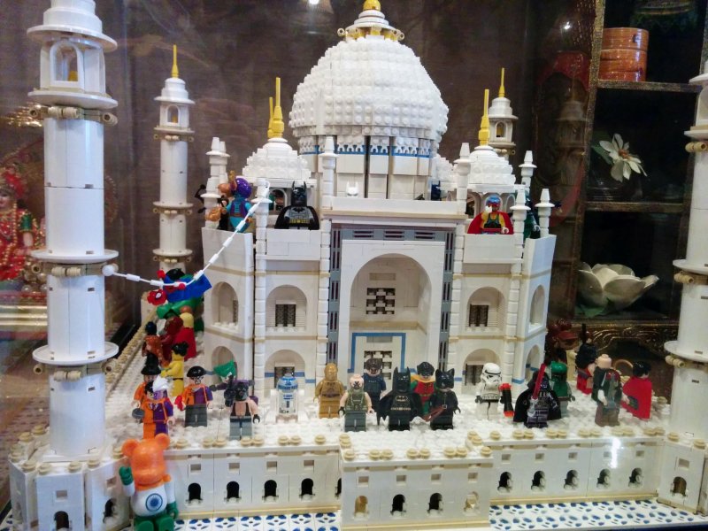 <p>The famous Taj&nbsp;Mahal constructed of LEGO bricks.&nbsp;</p>