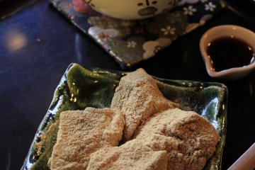 <p>Seasonal special menu in spring with traditional green tea</p>