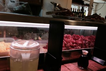 <p>Extravagant display of fresh tuna sashimi, waiting to be served! &nbsp;</p>