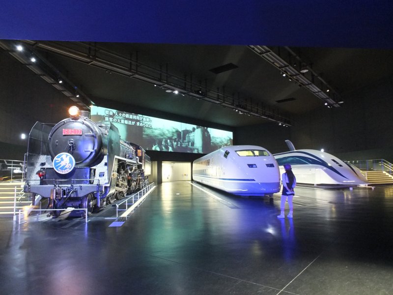 <p>ห้องพิพิธภัณฑ์แรกสุดจัดแสดงรถไฟรุ่น C62, 300X และ MLX01-1 ซึ่งเป็นรถไฟแมกเลฟตามลำดับ</p>