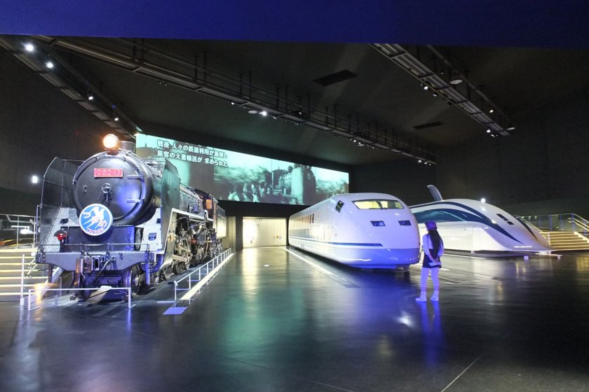 ห้องพิพิธภัณฑ์แรกสุดจัดแสดงรถไฟรุ่น C62, 300X และ MLX01-1 ซึ่งเป็นรถไฟแมกเลฟตามลำดับ