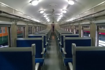 <p>ห้องโดยสาร Kumoha 12 โบกี้ที่นั่งรถไฟในสมัยสงครามโลกครั้งที่ 2</p>
