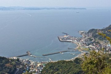 <p>At 329 meters high, Mt Nokogiriyama offers breathtaking views of Tokyo Bay and rolling green hills of Boso Peninsula.</p>