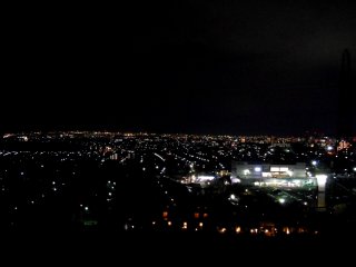Vista noturna da cidade de Sendai a partir do Hotel Best Western Sendai