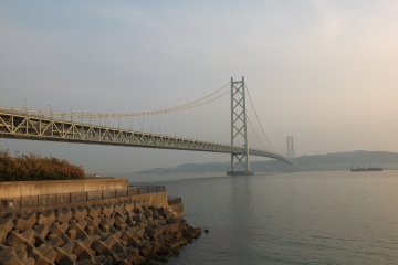 <p>สะพานในช่วงใกล้ตะวันตกดิน</p>