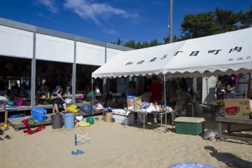 <p>Host a party or find new friends at the beach house</p>