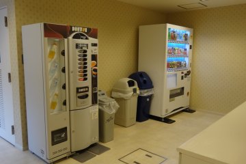<p>Vending machines with hot or cold drinks</p>