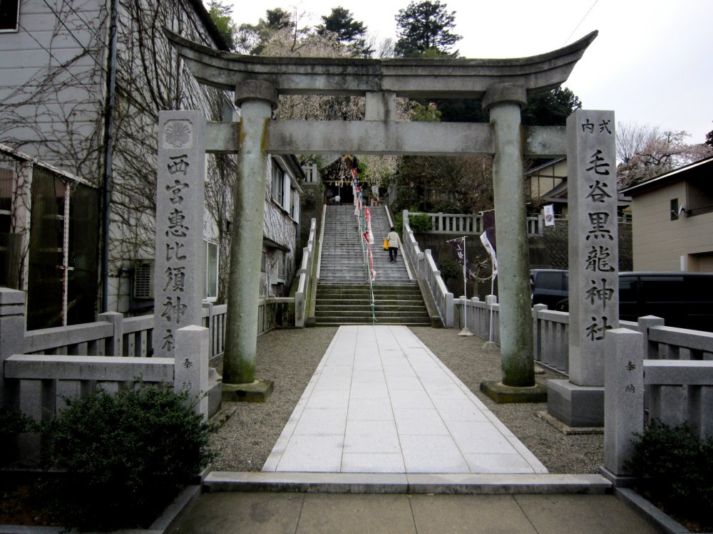足羽山麓の毛谷黒龍神社