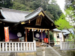 Closer view of Kurotatsu Shirine&#39;s prayer hall &nbsp;