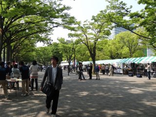 Earth Day Market ที่สวนสาธารณะโยะโยะกิ (Yoyogi) ในเช้าวันอาทิตย์