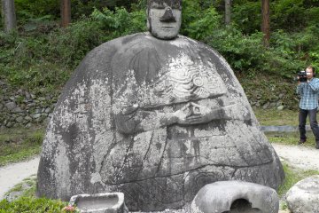 Уникальная каменная статуя Будды