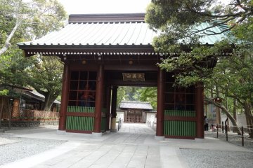 <p>ประตูทางเข้าวัดโกะโตะกุ-อิน ประตูนิโอะ-มอน (Nio-mon)</p>