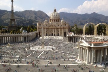 <p>St. Peter&#39;s, Vatican, Rome</p>