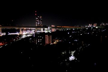 <p>Night view of Maiko town seen from the hotel</p>