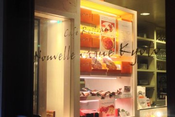 <p>Amazing French Tarts and apple pastries</p>