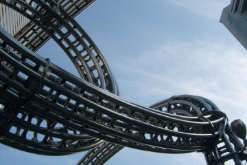 <p>A rollercoaster for cats: sculpture between the museum and Landmark Tower.</p>