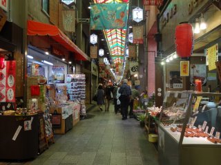 ตลาดนิชิกิ (nishiki) ตลาดที่มีชื่อที่สุดในเกียวโต