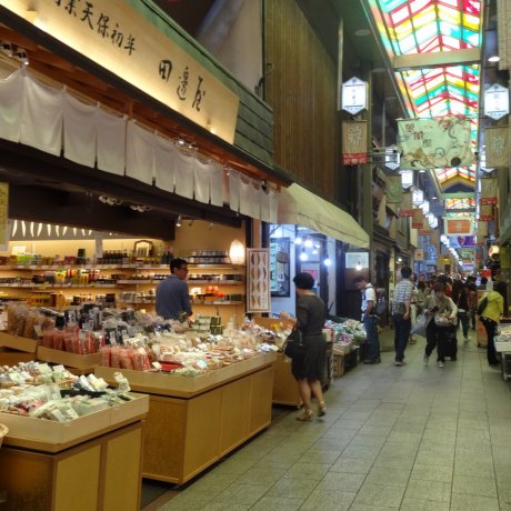 Kelezatan Gurita di Pasar Nishiki