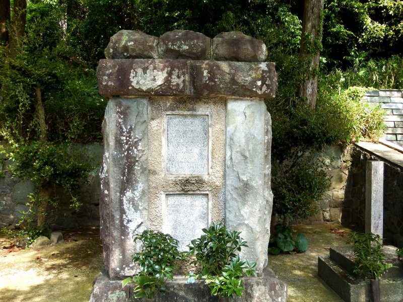 <p>Tomb of 11 German POWs who passed away in the camp, which was built by co-POWs. A local woman found the ivy-covered, abandoned tomb in 1948; since then she and her family members have been taking care of it. In the 1960s, some of the former POWs learned of their kindness and effort, which revived communication between former POWs and the people of&nbsp;Bando</p>