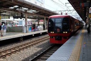 จากโตเกียวมา Kinugawa ใช้รถไฟ Spacia Nikko/Spacia Kinugawa ของ JR พาตเนอร์กับTobu Railway&nbsp;