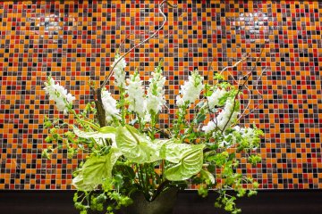<p>the b&nbsp;hakata&#39;s decor provides guests some much-needed comfort</p>